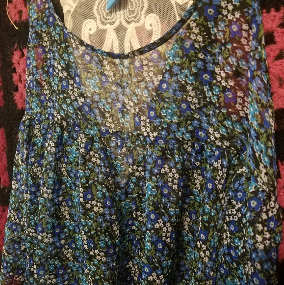 Flutterbye floral flowy tank top size L - Picture 2 of 4